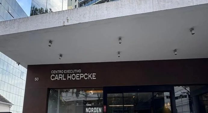 Entrada do Centro Executivo Carl Hoepcke